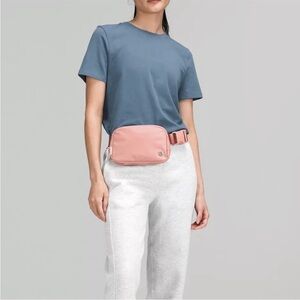 NWT Lululemon everywhere belt bag 1L *** Deco Pink